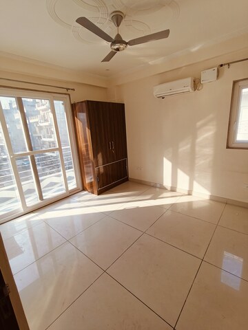 Bathroom in 2 BHK Apartment at DLF City Gurgaon, Sector 27 – for Rent