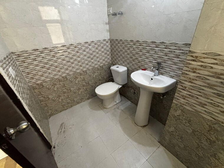 Bathroom, ratan-pearls 2 Bedroom 1189 Sq.Ft. Apartment In Sector 16 Greater Noida Greater Noida 9273407