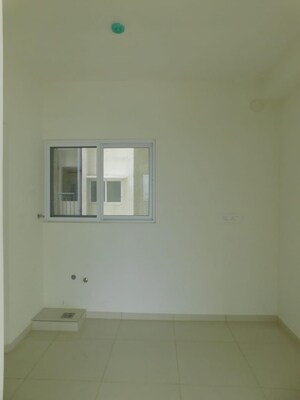 Room in 2 BHK Apartment at Godrej Park Retreat, Sarjapur Road – for Rent