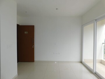 Room in 2 BHK Apartment at Godrej Park Retreat, Sarjapur Road – for Rent