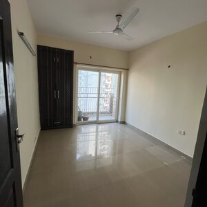 Room in 2.5 BHK Apartment at Nimbus The Hyde park, Sector 78 – for Rent