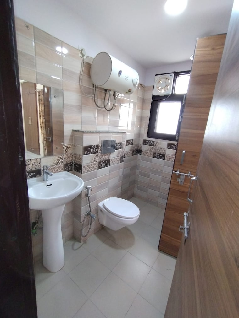 Bathroom, ss-plaza-gurgaon 2 Bedroom 1200 Sq.Ft. Apartment In Sector 47 Gurgaon 9273500