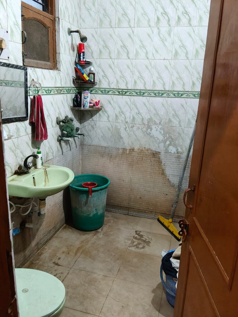 Bathroom, indraprastha colony 3 Bedroom 700 Sq.Ft. Builder Floor In Indraprastha Colony Faridabad 9273526