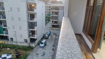 Parking in 2 BHK Builder Floor at RPS Palm Drive, Sector 88 – for Sale