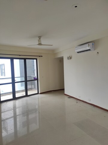 Room in 3.5 BHK Apartment at Unitech Harmony, Sector 50 – for Rent