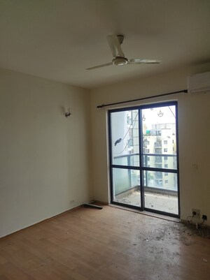 Room in 3.5 BHK Apartment at Unitech Harmony, Sector 50 – for Rent