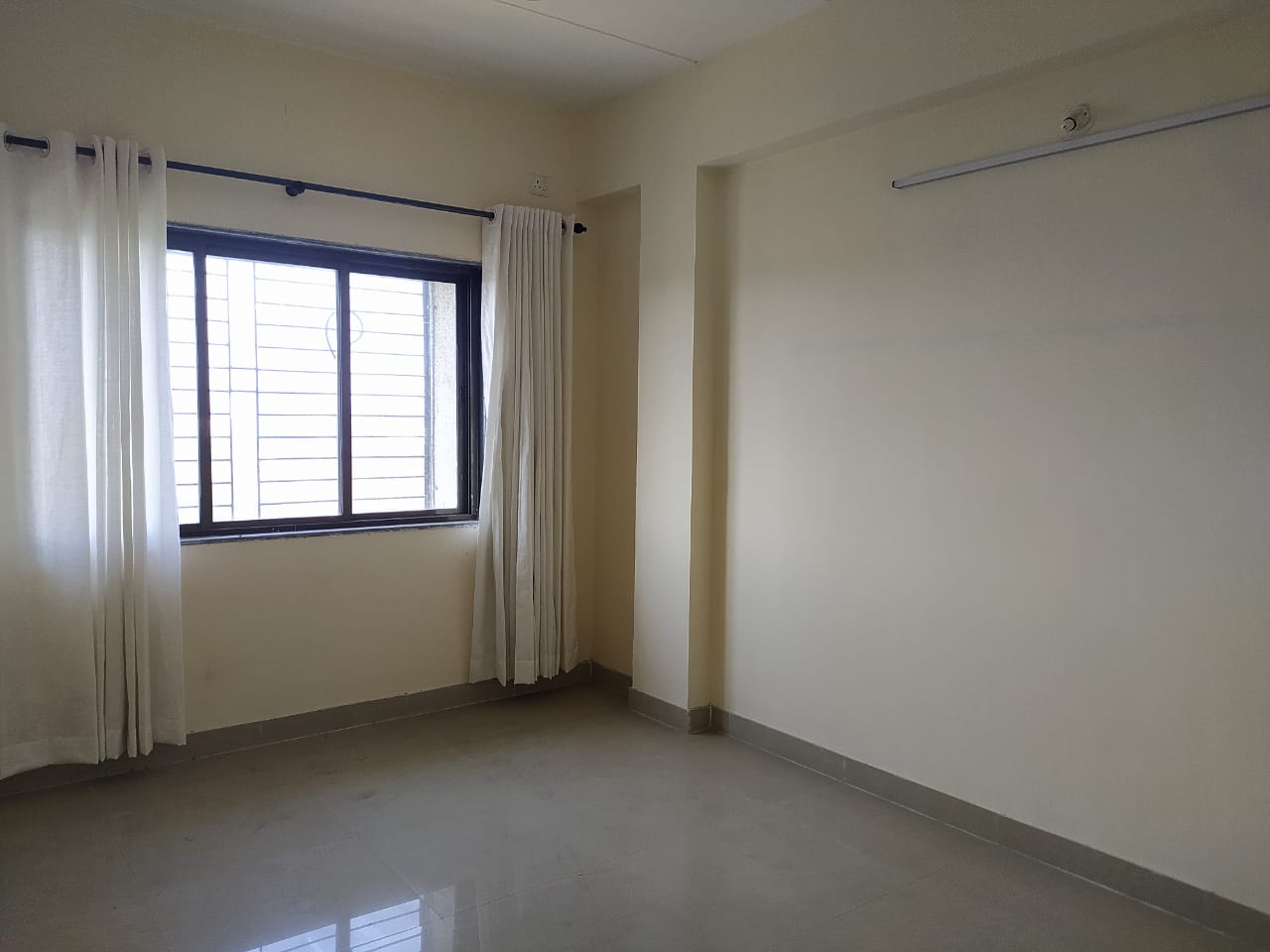 1 BHK Apartment For Rent in Sapphire Lakeside