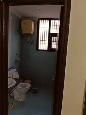 Bathroom in 4 BHK Apartment at Pir Machalla – for Rent