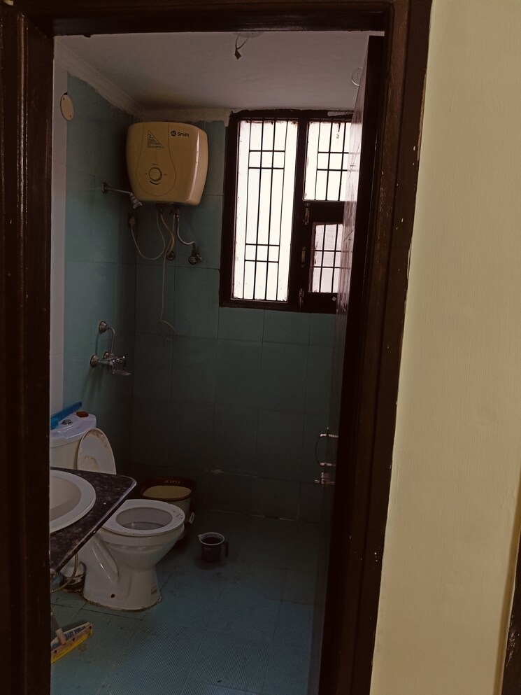 Bathroom, pir machalla 4 Bedroom 2200 Sq.Ft. Apartment In Pir Machalla Zirakpur 9273703