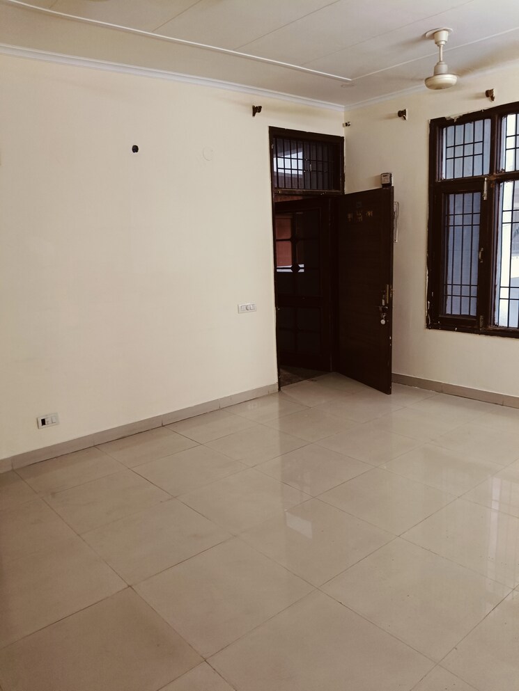 Room, pir machalla 4 Bedroom 2200 Sq.Ft. Apartment In Pir Machalla Zirakpur 9273703