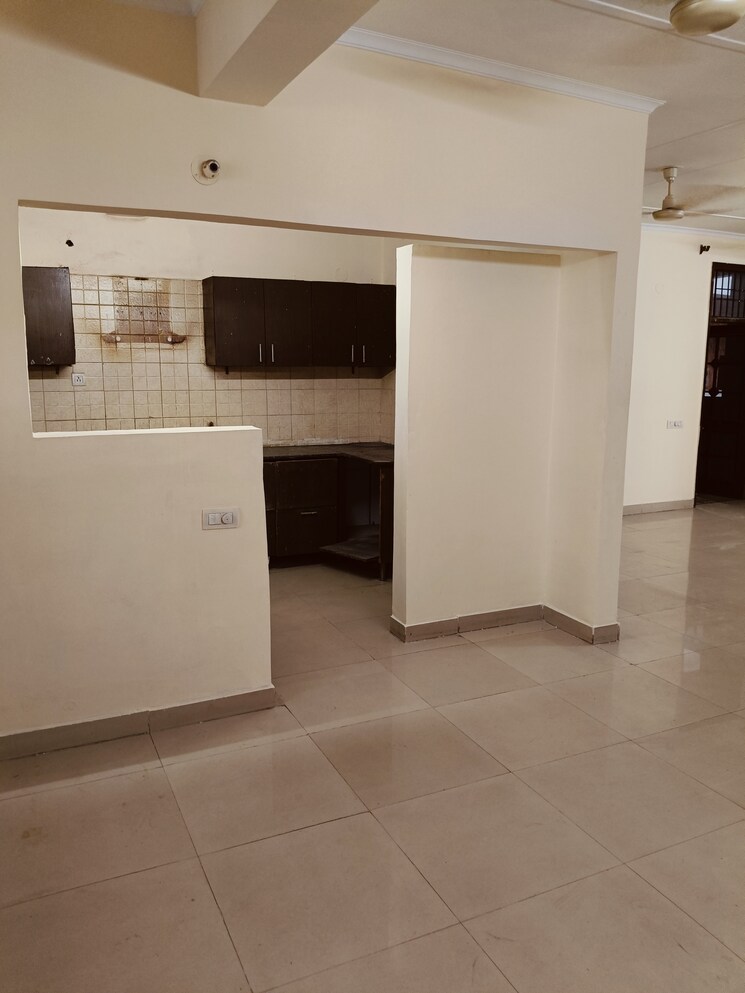 Room, pir machalla 4 Bedroom 2200 Sq.Ft. Apartment In Pir Machalla Zirakpur 9273703