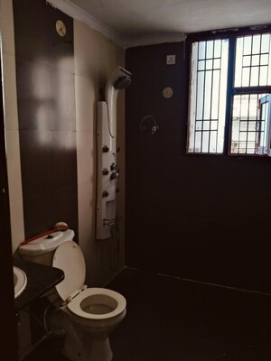 Bathroom in 4 BHK Apartment at Pir Machalla – for Rent