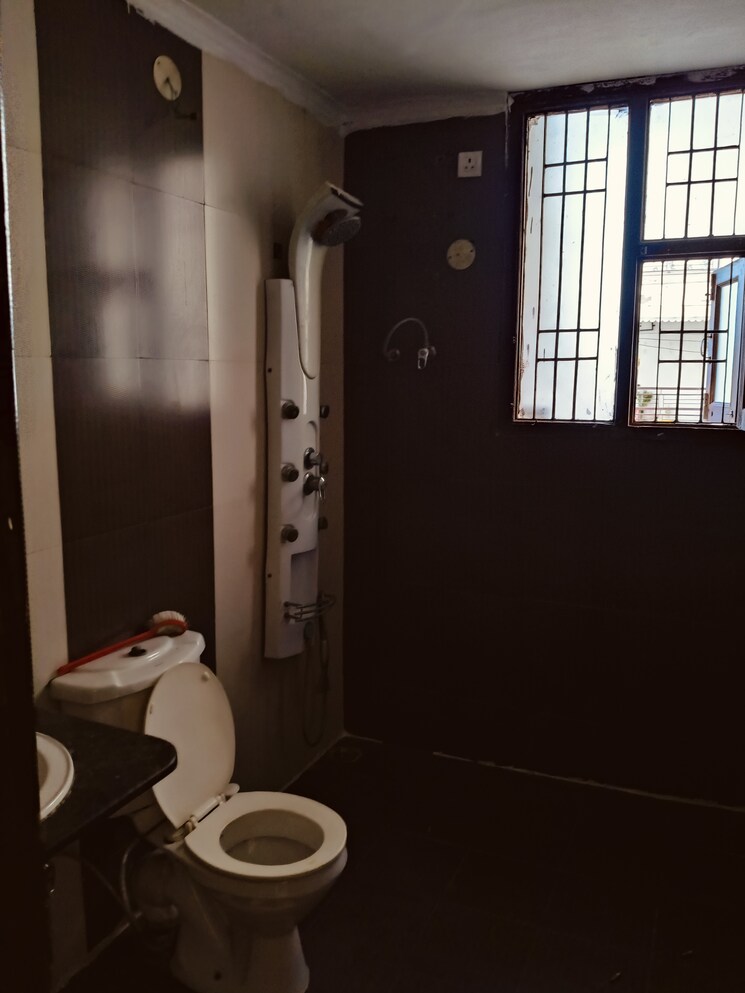 Bathroom, pir machalla 4 Bedroom 2200 Sq.Ft. Apartment In Pir Machalla Zirakpur 9273703