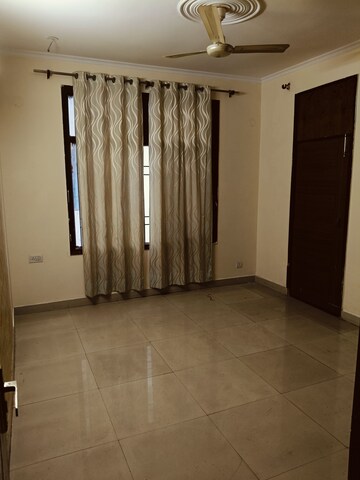 Room in 4 BHK Apartment at Pir Machalla – for Rent
