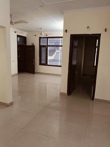 Living Room in 4 BHK Apartment at Pir Machalla – for Rent