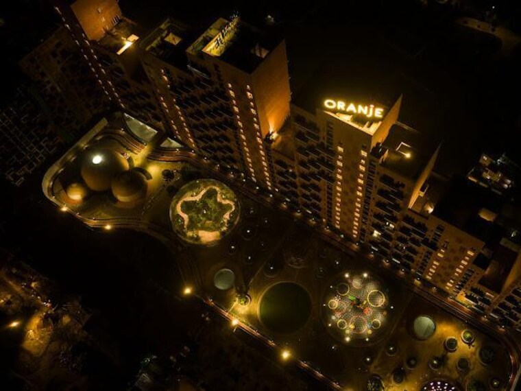  Parking, suraj-oranje-castle 3 Bedroom 2235 Sq.Ft. Apartment In Gomti Nagar Lucknow 9273760