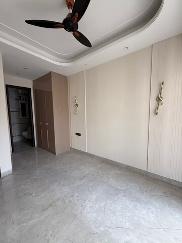 Room in 3 BHK Apartment at Anant Raj Ashok Estate, Sector 63a – for Rent