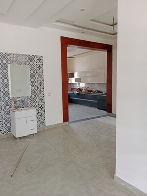 Room in 2.5 BHK Builder Floor at Sector 18 – for Rent