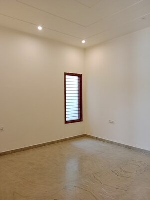 Room in 2.5 BHK Builder Floor at Sector 18 – for Rent