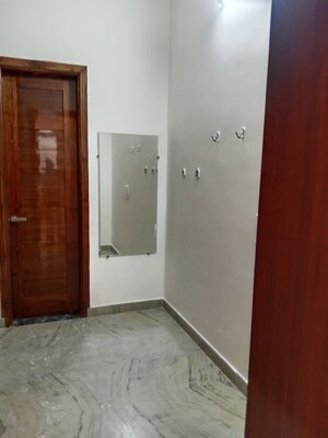 Room in 2.5 BHK Builder Floor at Sector 18 – for Rent