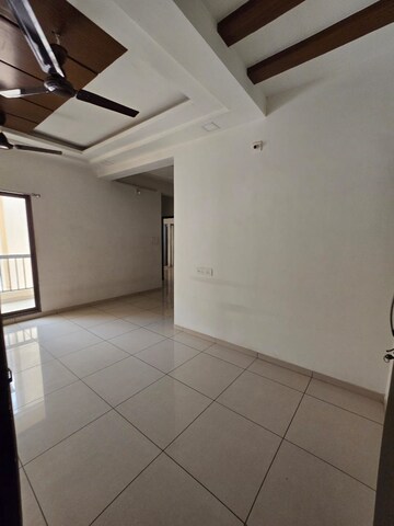 Room in 3 BHK Apartment at Sama Savli Road – for Rent