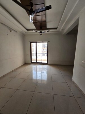 Room in 3 BHK Apartment at Sama Savli Road – for Rent