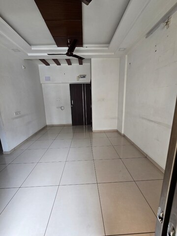 Room in 3 BHK Apartment at Sama Savli Road – for Rent