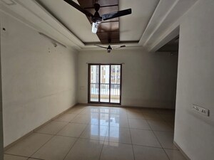 Room in 3 BHK Apartment at Sama Savli Road – for Rent