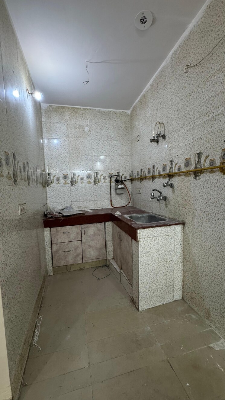 Bathroom, chattarpur 2 Bedroom 1000 Sq.Ft. Builder Floor In Chattarpur Delhi 9273882