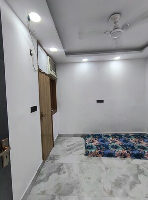Room in 1 BHK Builder Floor at Govindpuri – for Rent