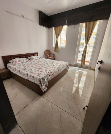 Bedroom in 3 BHK Apartment at Gomti Nagar – for Rent
