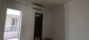 Furnished Amenities in 3 BHK Apartment at Smart World Orchard, Sector 61 – for Rent