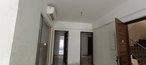 Building Lobby in 3 BHK Apartment at Smart World Orchard, Sector 61 – for Rent