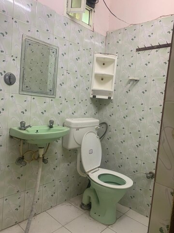 Bathroom in 1 BHK Apartment at Katwaria Sarai – for Rent
