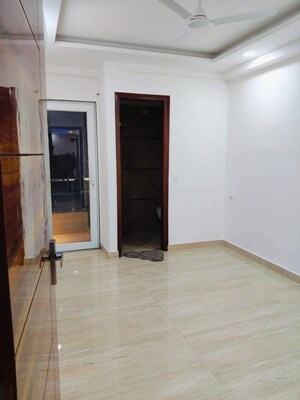 Room in 3 BHK Builder Floor at Chattarpur – for Rent