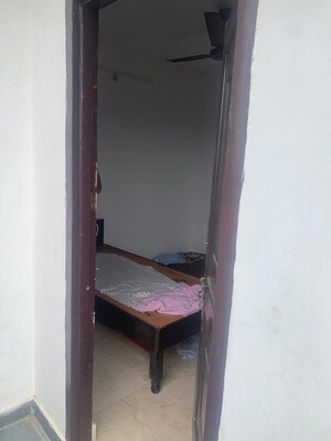 Room in 1 BHK Apartment at Katwaria Sarai – for Rent