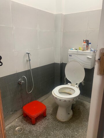 Bathroom in 1 BHK Apartment at Katwaria Sarai – for Rent