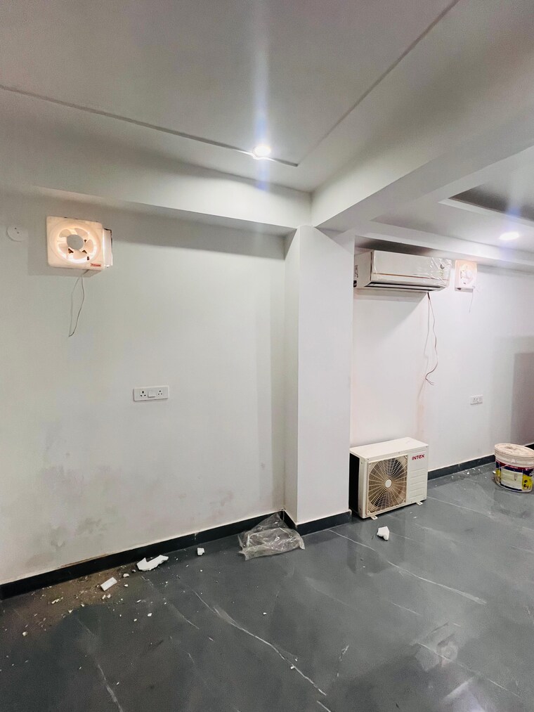 Room, chattarpur 1 RK 350 Sq.Ft. Builder Floor In Chattarpur Delhi 9273968