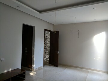 Room in 4 BHK Builder Floor at Unitech South City 1, South City 1 – for Rent