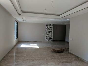 Room in 4 BHK Builder Floor at Unitech South City 1, South City 1 – for Rent