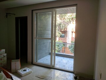 Room in 4 BHK Builder Floor at Unitech South City 1, South City 1 – for Rent