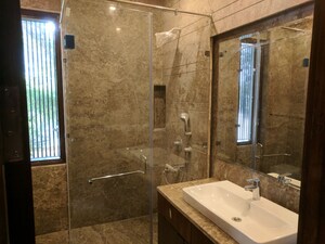 Bathroom in 4 BHK Builder Floor at Unitech South City 1, South City 1 – for Rent