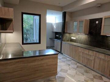 Living Room in 4 BHK Builder Floor at Unitech South City 1, South City 1 – for Rent