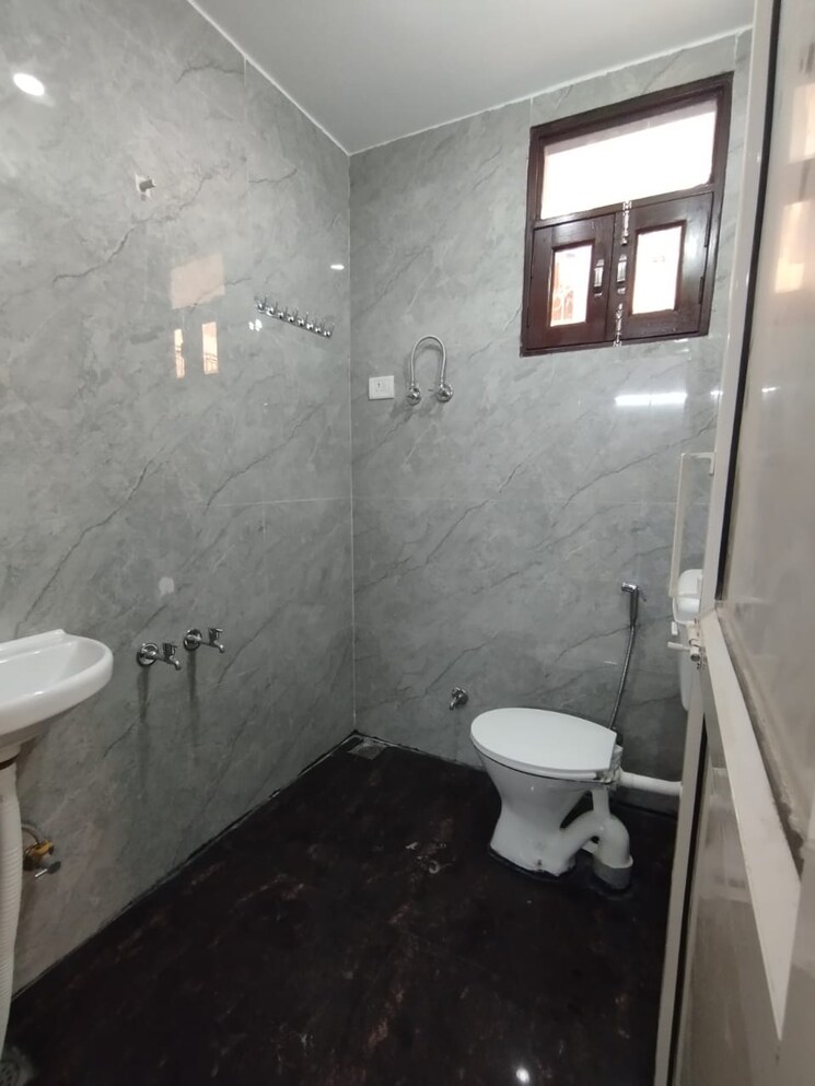 Bathroom, chattarpur 1 RK 350 Sq.Ft. Builder Floor In Chattarpur Delhi 9273992