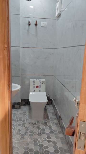 2 BHK Builder Floor For Sale in Okhla Industrial Estate Phase 2