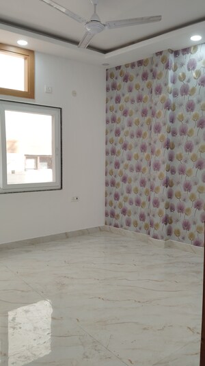 Room in 2 BHK Builder Floor at Okhla Industrial Estate Phase 2 – for Sale