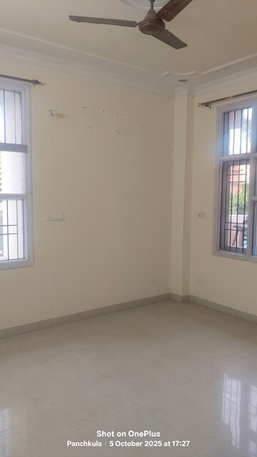 Room in 3 BHK Apartment at Sector 20 – for Sale