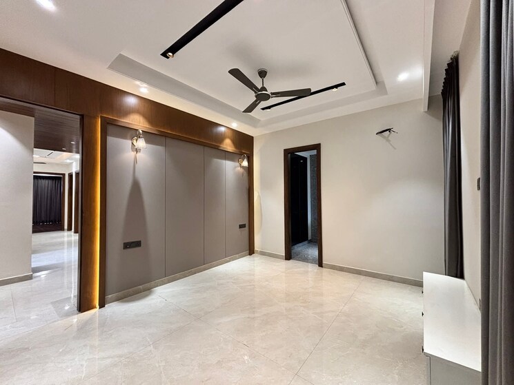 Room, aradhya-homes 3.5 Bedroom 300 Sq.Yd. Builder Floor In Sector 67a Gurgaon 9274036