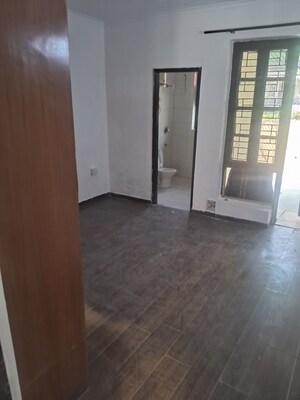 Room in 3 BHK Builder Floor at Today Blossoms II, Sector 51 – for Rent