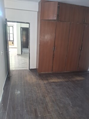 Room in 3 BHK Builder Floor at Today Blossoms II, Sector 51 – for Rent